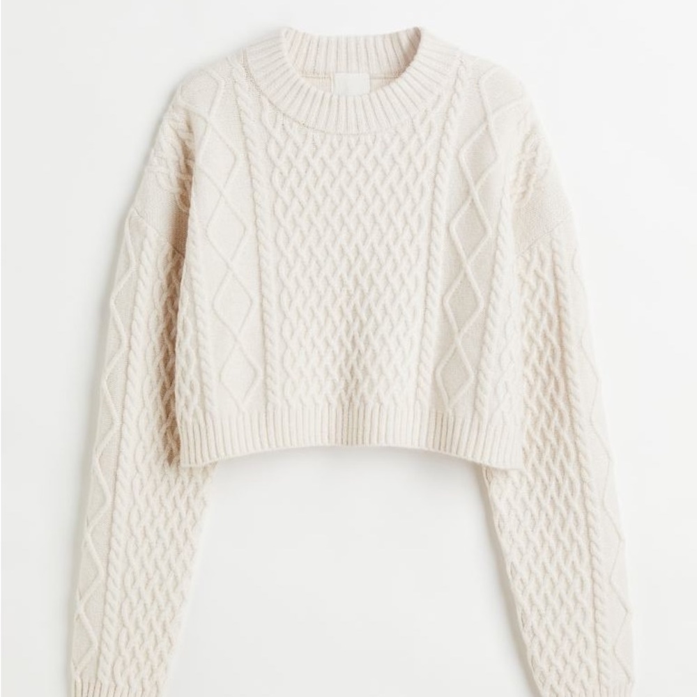 HM cable knit cropped sweater
